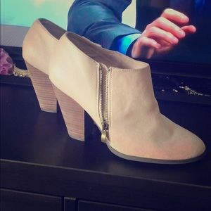 Charles David Off White Leather Booties